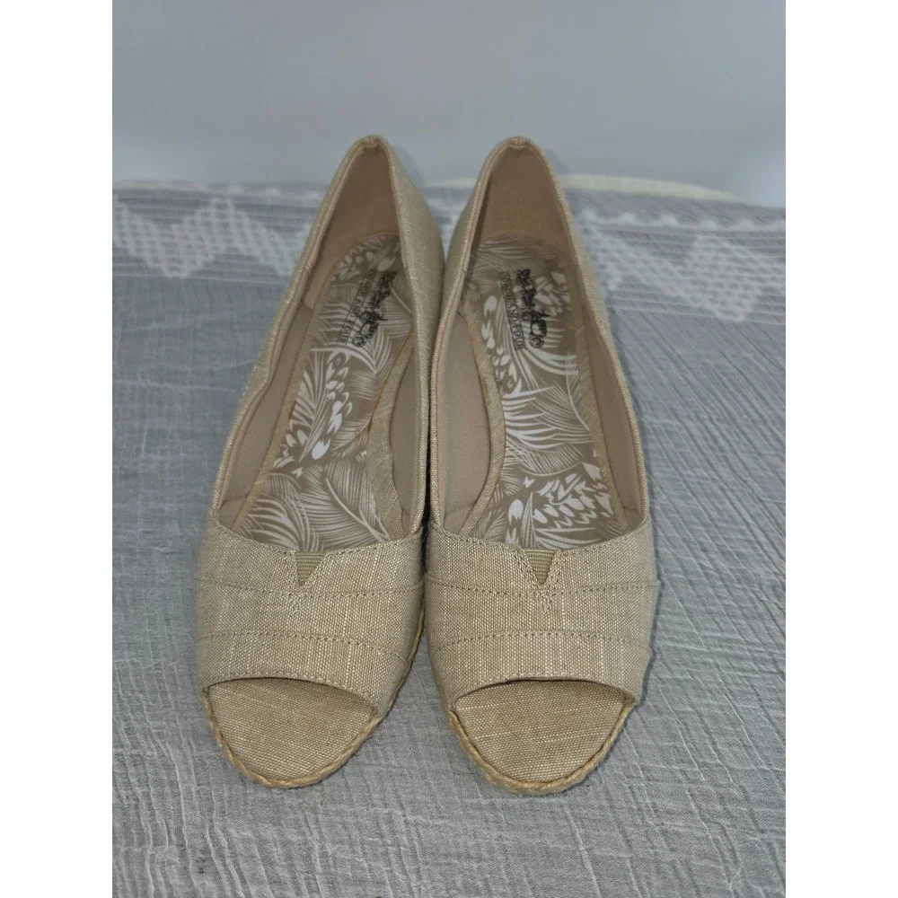 Coach and Four Tan Fabric Espadrille Peep Toe Low Wedge Sandals 7.5